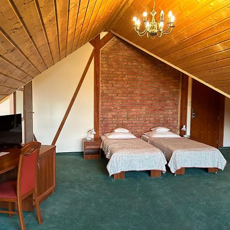 Hotel Salamandra Hoczew Екстериор снимка