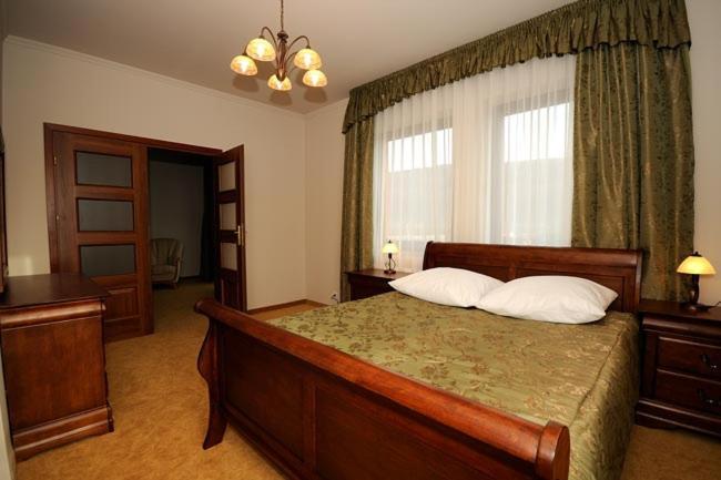 Hotel Salamandra Hoczew Екстериор снимка