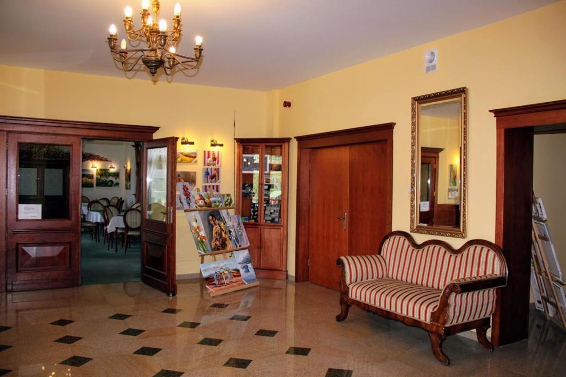 Hotel Salamandra Hoczew Екстериор снимка